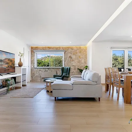 Casa Ferrera - Spacious Castle View Village Apt شقة ألخيزور