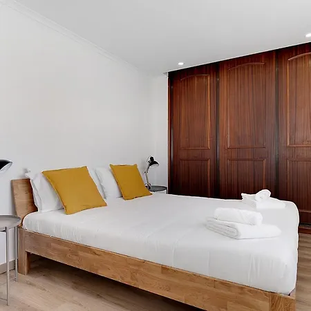 Casa Ferrera - Spacious Castle View Village Apt * 阿尔热祖尔