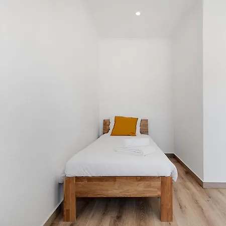 Casa Ferrera - Spacious Castle View Village Apt Aljezur