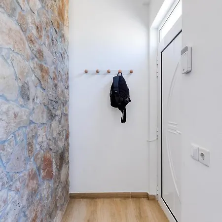 Casa Ferrera - Spacious Castle View Village Apt 阿尔热祖尔