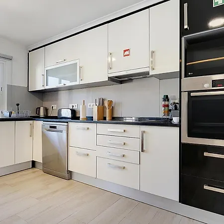 Apartment Casa Ferrera - Spacious Castle View Village Apt Aljezur