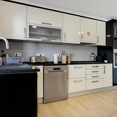 公寓 Casa Ferrera - Spacious Castle View Village Apt *