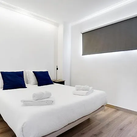 Casa Ferrera - Spacious Castle View Village Apt *