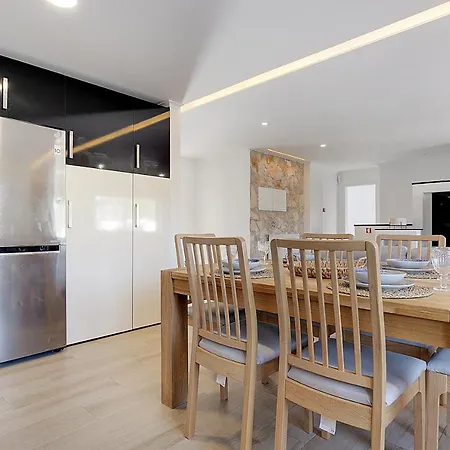 公寓 Casa Ferrera - Spacious Castle View Village Apt