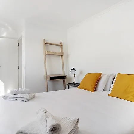 Daire Casa Ferrera - Spacious Castle View Village Apt